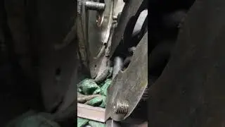 Снимаю шкив коробки передач токарного станка 1и611П ИЖ