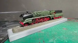 Functional HO scale roller demo stand, it works with both AC and DC systems.