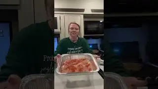 Идея для лёгкого ужина! Свиные отбивные с французским луком! #fulltimervliving #easydinner | Мише...