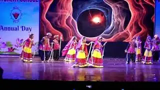 Puppet theme dance performance 