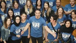 B&uuml;lent Ceylan ehrt Engagement von Jugendlichen der Sinsheimer Max-Weber-Schule