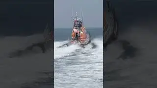 Super Fast Harbour Exit - Whitby Lifeboat #rnli #ifeboat #sos #rescue #yorkshire #fast