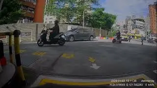 2026／01／03佛鯊350在新店北新路民族路加油站被撞2