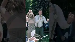 Der Einzug der Braut wird zur echten Party 🥰🎉 #hochzeit #freietrauung