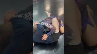 Легкий захват закрытого гарда после того, как вы сломали его позицию 🤙🏻