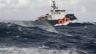 ALP longdistance tugs in storm
