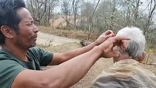 Grey hair and wrinkles reminds me that time is precious.trimming my father's hair#memories