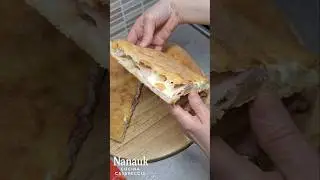 Schiacciata ripiena di prosciutto cotto e mozzarella #recipe #food