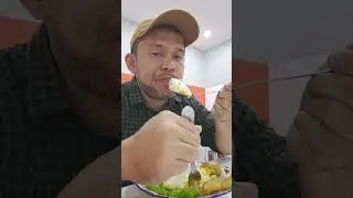 Makan nasi kulit Mak Igun