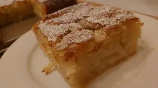 Delicious and Soft Pear Cake.  Gâteau aux poires délicieux et moelleux.
