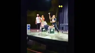 J'ai pris un &eacute;norme coup de masse devant 1200 personnes. Commente si tu veux essayer! ;-)
