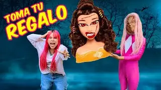 CHUKY BARBIE ME DIO 3 REGALOS MISTERIOSOS 😱