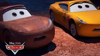 McQueen y Ram&iacute;rez Compiten en Thunder Hollow | Cars 3 | Pixar Cars
