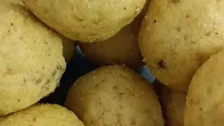 किसके लिए बन रहे हैं बेसन के लड्डू?? #cooking #dailyvlogs #varanasiinfluencer #dailylife #recipe