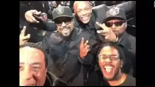 #NWA and Kendrick Lamar take EPIC selfie on  stage at the rock and Roll Hall of Fame ceremony 💯