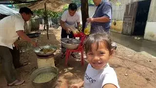 Today, Mom is not at home, Dad called a friend to cook at homePart38