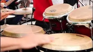 Percussion. Driving, epic music. / Percusi&oacute;n. Drive, m&uacute;sica &eacute;pica.
