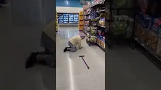 MENINO SATAN&Aacute;S DERRUBA A VEIA #shortsviral