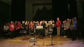 Lawr ar lan y mor