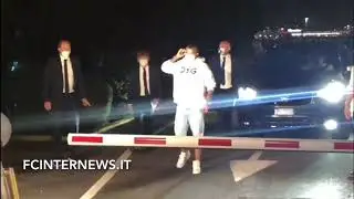 Vidal a Milano, il saluto ai tifosi