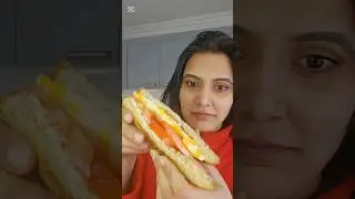 🍅 Tomato sandwich &mdash; with cheese or without? 🧀 #food #fishdishes #breakfastsandwich