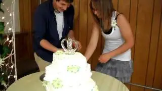 Cutting the cake, gone bad!