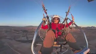 Vuelo en Paramotor 360º al Atardecer sobre Pinoso | Experiencia Inmersiva
