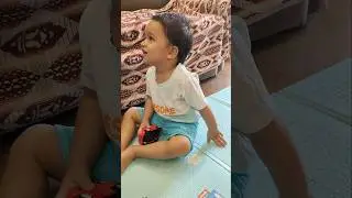 baby sees a butterfly and tries to soak it out #babyshiwon #baby #butterfly #happy #nature #play