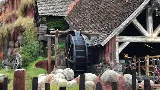 Disneyland Splash Mountain Water Wheel Turns Backward