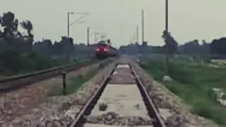 22213- hawrah express haridwaar to hawrah.   With a great speed! Captured on akbar ganj station
