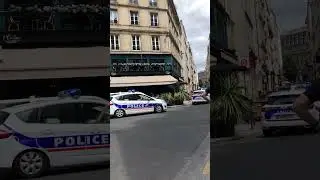 Convoie de trois voiture de police en urgence &agrave; Paris