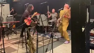 Flea Spotted Playing A Jane&rsquo;s Addiction Song With Stephen Perkins And Derek Day (September 08, 2025)