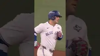 DAULTON VARSHO TIES UP #WORLDSERIES GAME 1!