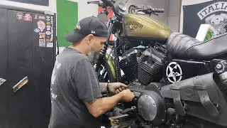 Era para ser somente uma troca de óleo da Harley IRON 883, Mas teve muito mais! ...