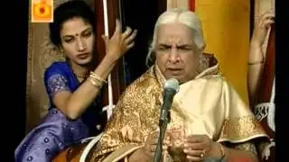 Girija Devi sings bhajan Hari tum Kahe Preet lagaai in Bhairavi raga