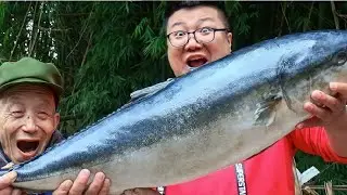 240 BUY A 18-KILO MACKEREL  || Miami Make Secret 