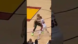 Duncan Robinson Killer Move Freezes Defense - Rocker Step
