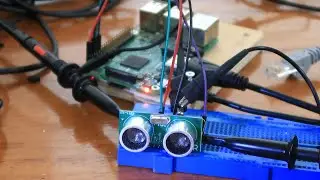 Ultrasonic distance sensor as an oil level gauge