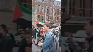 Palestine supporters marched outside Amsterdam Centraal in solidarity with Gaza 🇵🇸 and Lebanon 🇱🇧