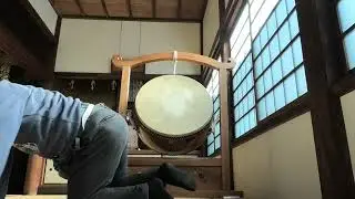 2026年１月11日 大阪市中央区中寺日蓮宗寳泉寺松井良介さんの唱題太鼓(右側の太鼓)