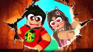 AYB&Uuml;KE AND I BUILT MUSCLES AND ESCAPED FROM PRISON! 😨 Roblox Kick Door To Escape