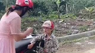 Pick up money. The smart boy refused to accept money dropped by a stranger.