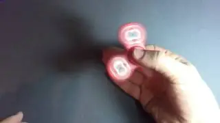 Тест красного пластикового спиннера (Hand Spinner - Fidget Toy)