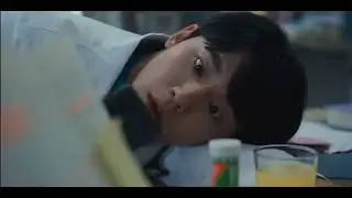 when yeojeong finally receives a message from dongeun | The Glory Funny Moment