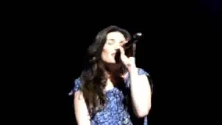 Idina Performs 
