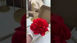 Брошь цветок из ткани красная
