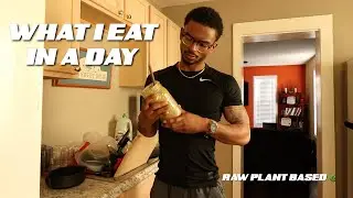 WHAT I TYPICALLY EAT IN A DAY TO GAIN WEIGHT & BUILD MUSCLE 💪🏾 | RAW VEGAN LIFESTYLE 🌿