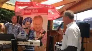 Markus Linhart singt Revolutionslied 