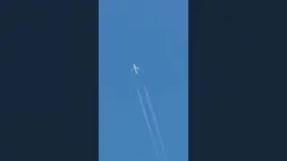 Contrails 😍 #aviation #airplane #planespotting #commercialaircraft #boeing747