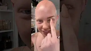 I have NO EYEBROWS&hellip; LOOK AT THIS PEN